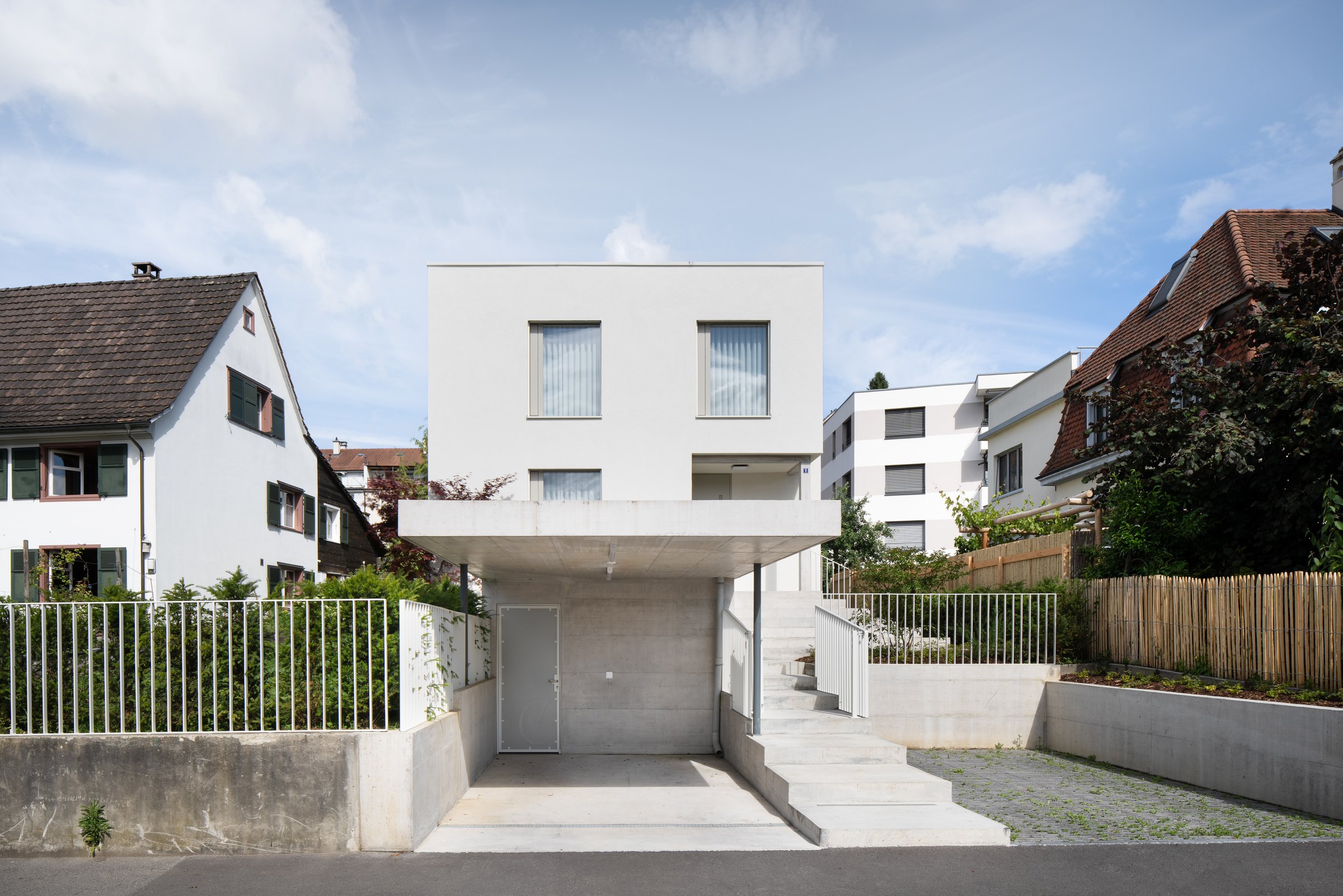 Umbau Einfamilienhaus Oberwil, Strassenansicht