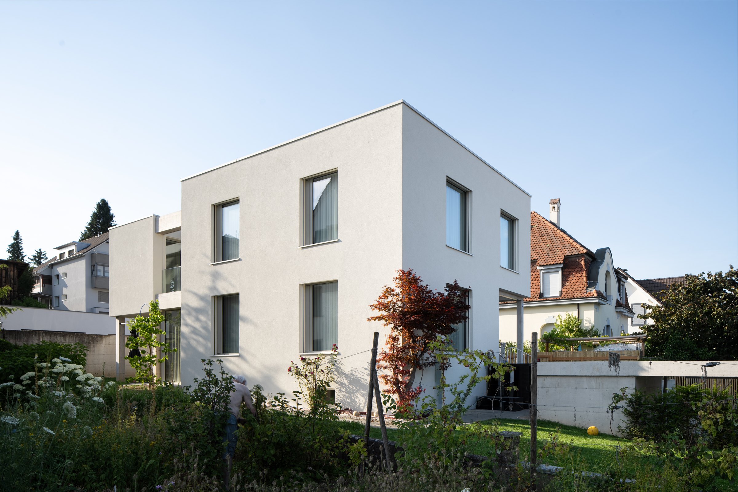 Umbau Einfamilienhaus Oberwil, Blick aus dem Garten